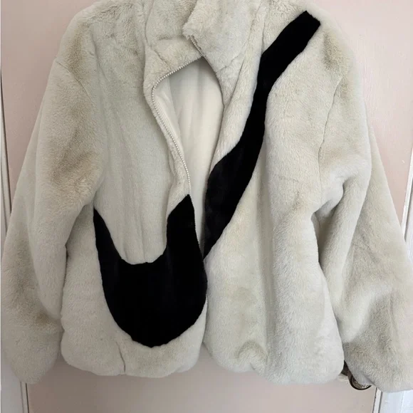 NIKE Women's and Men’s White and Black Faux Fur Jacket - Picture 3 of 5